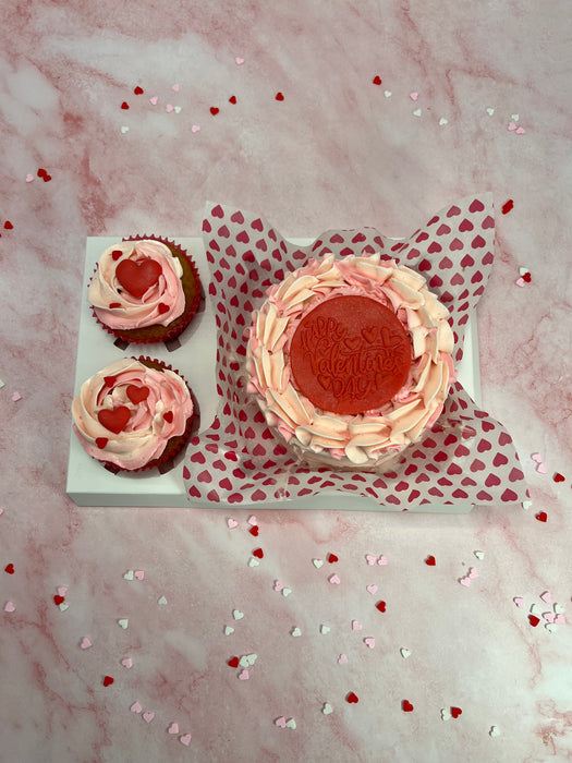 Pack Cupcakes with mini cake