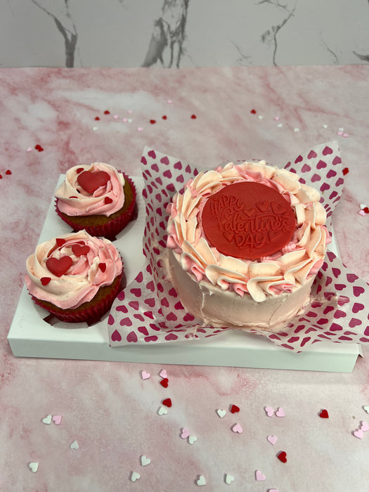 Pack Cupcakes with mini cake