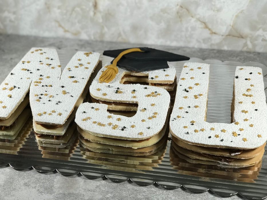 GRADUATION COLLEGE CAKE